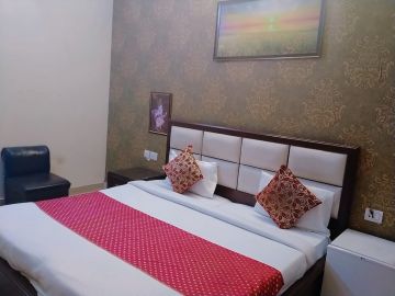 Ecstatic Noida Tour Package for 2 Days 1 Night