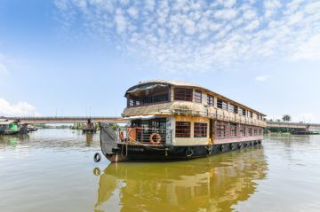 Family Getaway 5 Days 4 Nights Cochin, Munnar and Alleppey Holiday Package