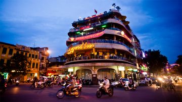 Best 9 Days Siem Reap to Hanoi Friends Vacation Package