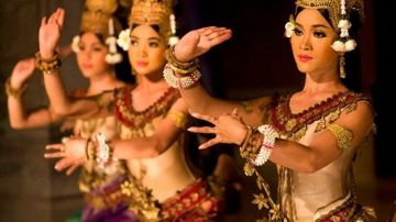 Best 9 Days Siem Reap to Hanoi Friends Vacation Package