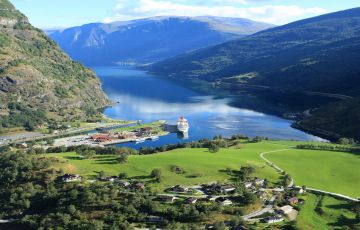 Pleasurable 5 Days Bergen to Flm Holiday Package