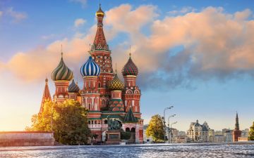 Experience 9 Days St Petersburg, Moscow with Almaty Vacation Package
