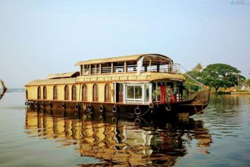 Best 5 Days 4 Nights Munnar, Thekkady, Alleppey and Coachin Vacation Package