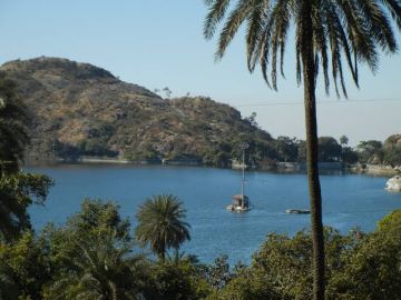 Family Getaway Mount Abu Tour Package for 5 Days from Udaipur