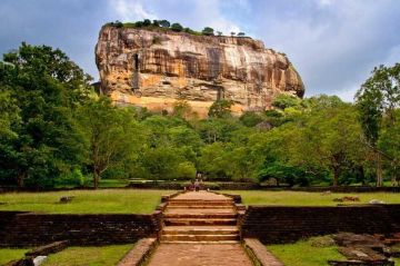 Pleasurable 3 Days Drop To The Airport to Sigiriya Holiday Package