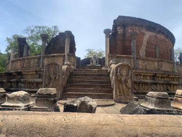 Pleasurable 3 Days Drop To The Airport to Sigiriya Holiday Package