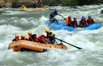 Family Getaway 4 Days 3 Nights Delhi with Manali Tour Package