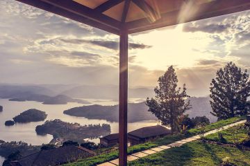 Magical 4 Days Lake Bunyonyi Vacation Package