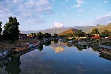 Experience 7 Days 6 Nights Srinagar Hill Stations Holiday Package