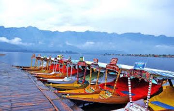 Family Getaway 2 Days 1 Night Srinagar Honeymoon Vacation Package