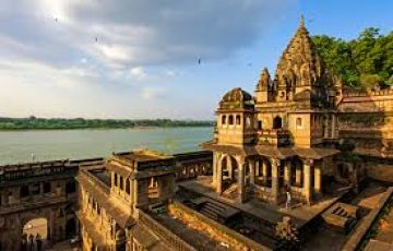 Heart-warming 4 Days Maheshwar Family Tour Package