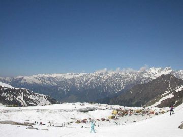 Beautiful 4 Days Manali and New Delhi India Holiday Package