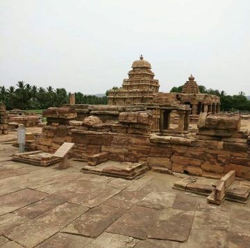 Heart-warming Hampi Tour Package from Badami