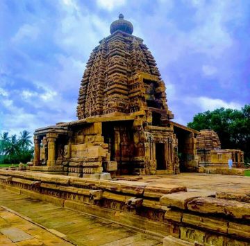 Heart-warming Hampi Tour Package from Badami