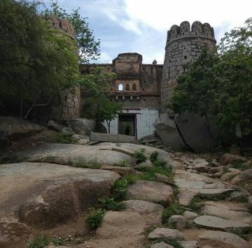 Heart-warming Hampi Tour Package from Badami