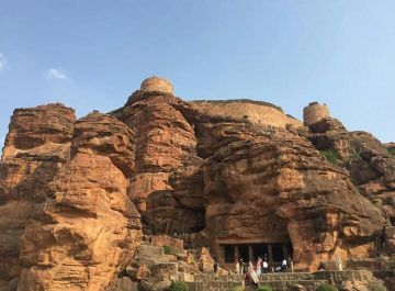 Heart-warming Hampi Tour Package from Badami
