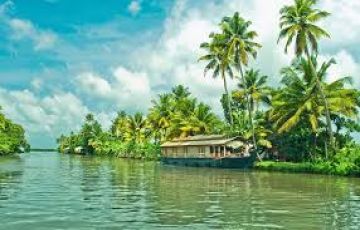 Experience 4 Days 3 Nights Kerala and New Delhi Tour Package