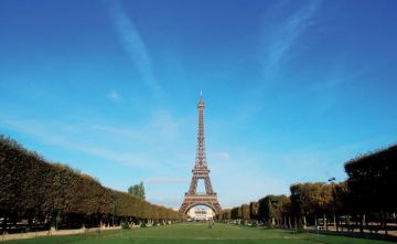 Heart-warming 4 Days Frankfurt to Paris Family Holiday Package
