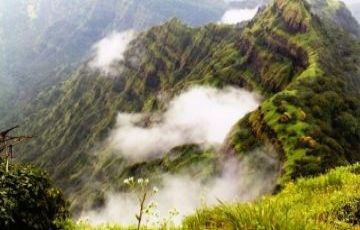 Amazing 2 Days 1 Night Mahabaleshwar Tour Package by HelloTravel In-House Experts
