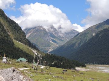 Heart-warming 2 Days Lachung and New Delhi Holiday Package