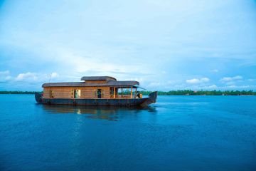 4 Days 3 Nights Munnar, Alleppey and Kochi Vacation Package