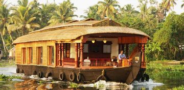 Heart-warming 4 Days Kochi to Alleppey Honeymoon Holiday Package