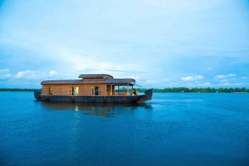 Heart-warming 4 Days Kochi to Alleppey Honeymoon Holiday Package