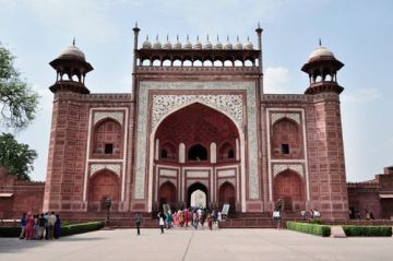 Beautiful 3 Days 2 Nights Agra Holiday Package by HelloTravel In-House Experts