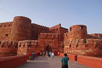Heart-warming Agra Tour Package for 2 Days by HelloTravel In-House Experts