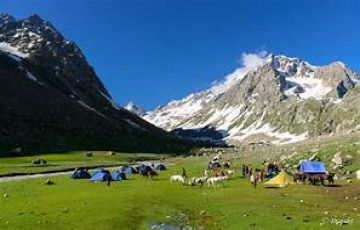 Family Getaway 4 Days Manali Tour Package by HelloTravel In-House Experts