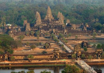 Beautiful 5 Days 4 Nights Cambodia, Phnom Penh, Siem Reap and Angkor Wat Trip Package