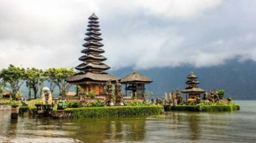 Playing On Beach And Under The Sun Beach Tour Package for 4 Days from Bali