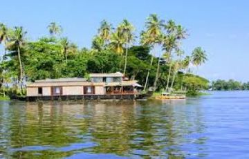Pleasurable 3 Days 2 Nights Athirapally with Alleppey Holiday Package