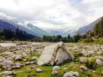 Ecstatic 2 Days Manali and New Delhi Tour Package