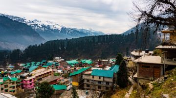 Heart-warming 2 Days Manali with New Delhi Holiday Package