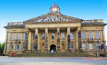 Pleasurable 2 Days 1 Night London with England Holiday Package