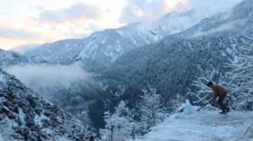 Ecstatic 3 Days Kashmir with Delhi Vacation Package
