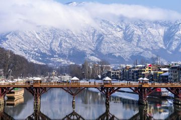 Family Getaway 2 Days 1 Night Kashmir with New Delhi Holiday Package
