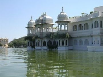 Ecstatic 4 Days Ajmer with Udaipur Trip Package