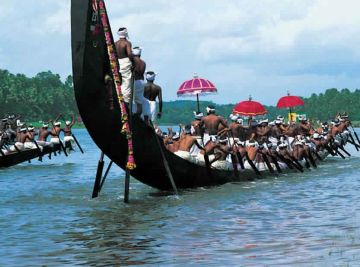 Family Getaway 5 Days Alleppey - Cochin 60kms Approx 01hr 30mins to Munnar Tour Package