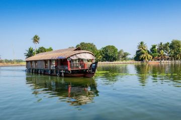 Experience 5 Days 4 Nights thekkady to alleppey houseboat Holiday Package