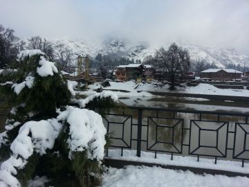 3 Nights 4 Days Kashmir Snow Tour