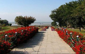 Pleasurable 5 Days 4 Nights arrivel at srinagar international airport Trip Package