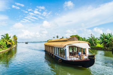 5 Days munnar, thekkady, alleppey with cochin Family Tour Package