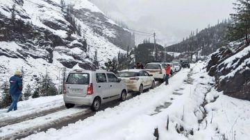 Amazing 4 Days manali and delhi Holiday Package