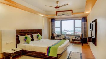 Experience 3 Days 2 Nights mahabaleshwar Family Vacation Package