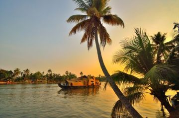 4 Days 3 Nights kochi with munnar Water Activities Holiday Package