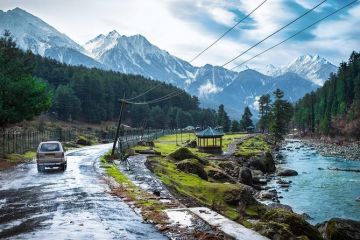 6 Days srinagar, pahalgam and gulmarg Weekend Getaways Tour Package