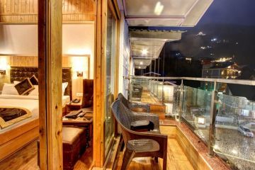 5 Days 4 Nights Delhi to manali Honeymoon Holiday Package