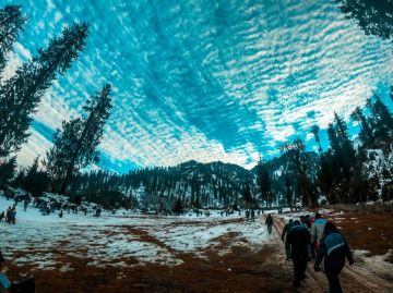 4 Days 3 Nights delhi and manali Culture and Heritage Holiday Package